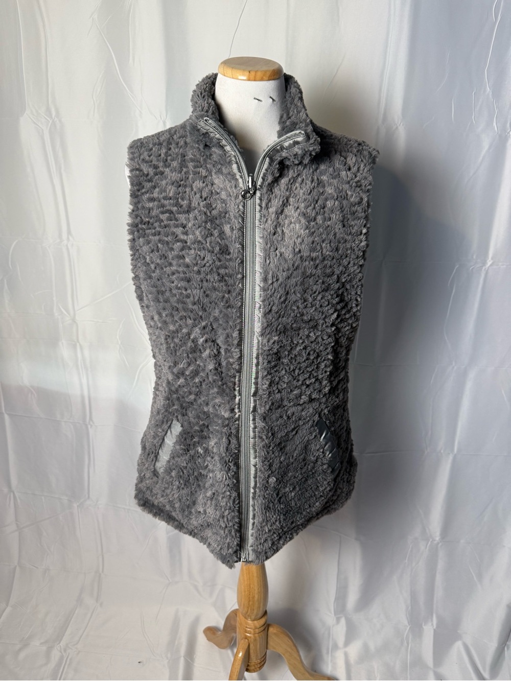 Women's Plush Zip-Up Vest in Gray